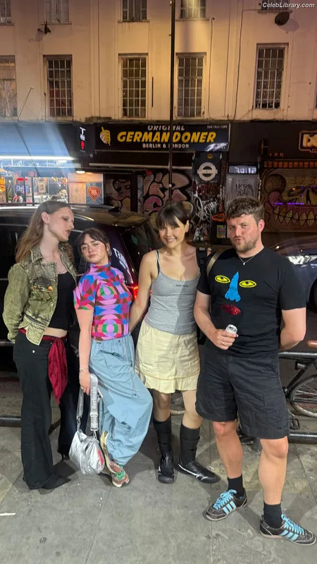 Maisie Williams photo 4 of 463