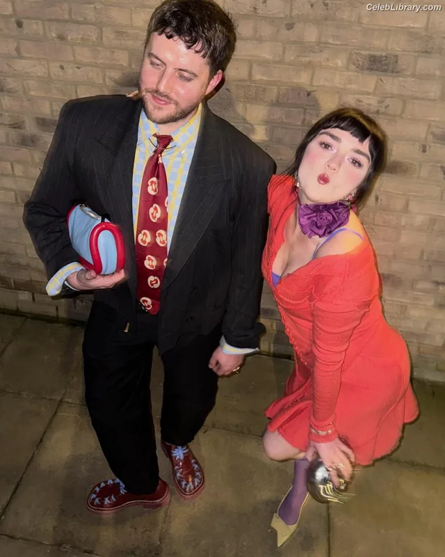 Maisie Williams photo 21 of 463