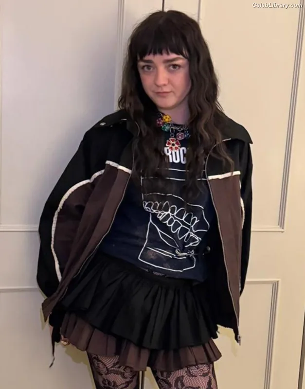 Maisie Williams photo 23 of 463