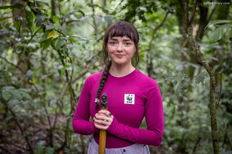 Maisie Williams photo 1 of 463