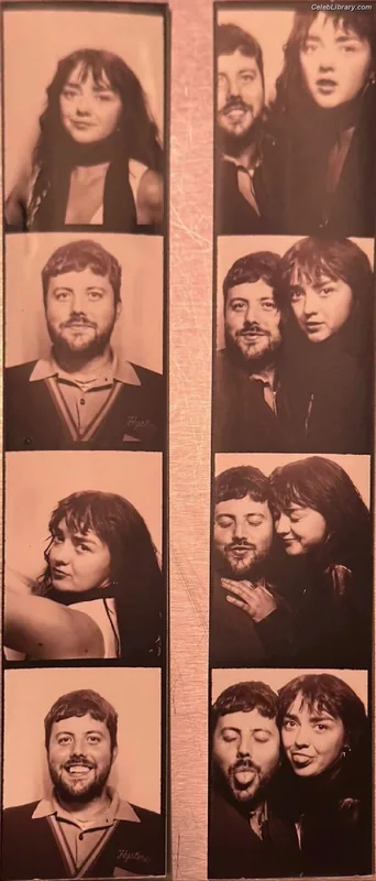 Maisie Williams photo 2 of 463