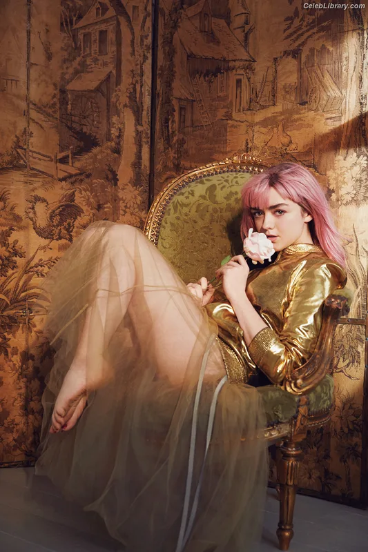 Maisie Williams photo 14 of 463