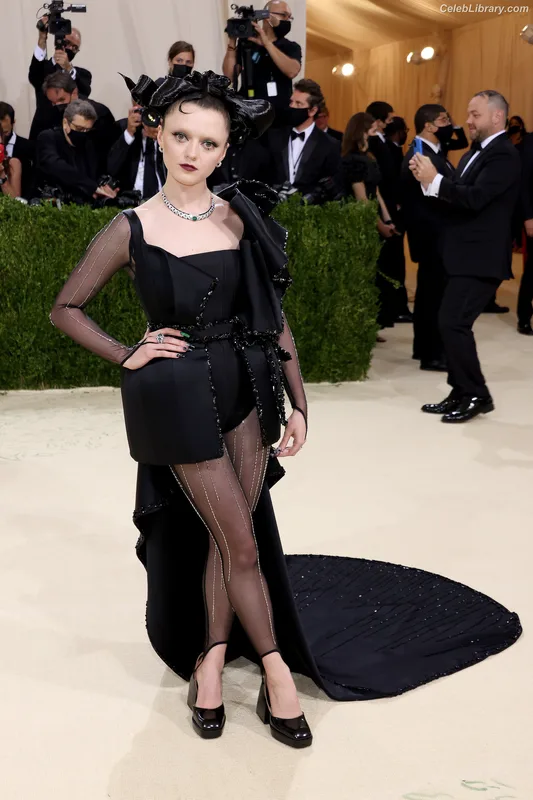 Maisie Williams photo 23 of 463