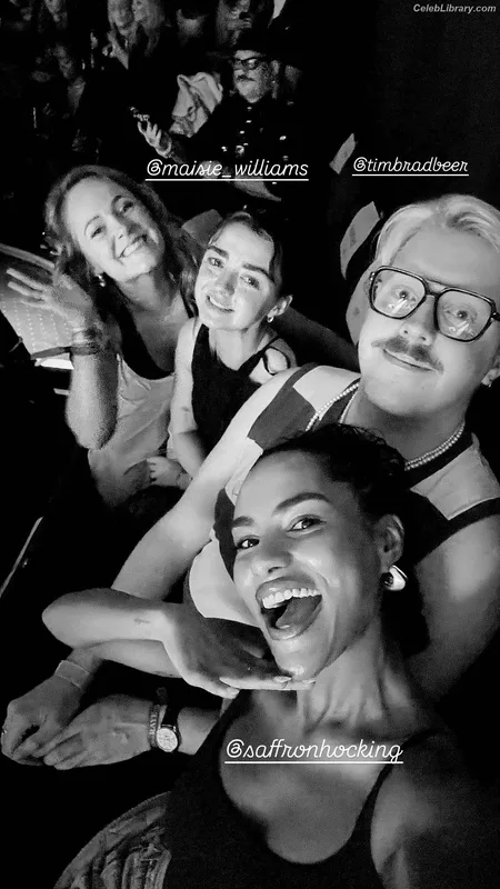 Maisie Williams photo 10 of 463