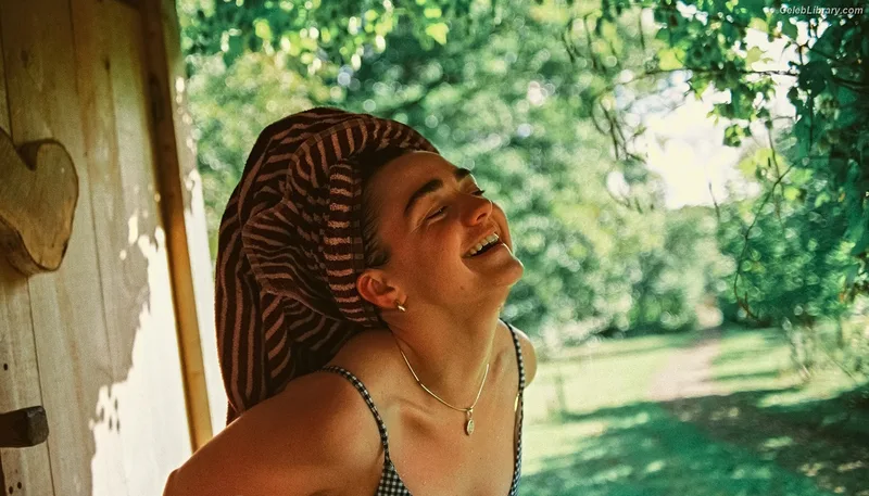 Maisie Williams photo 12 of 463