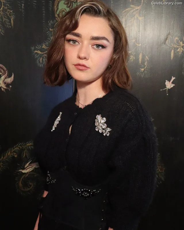Maisie Williams photo 13 of 463