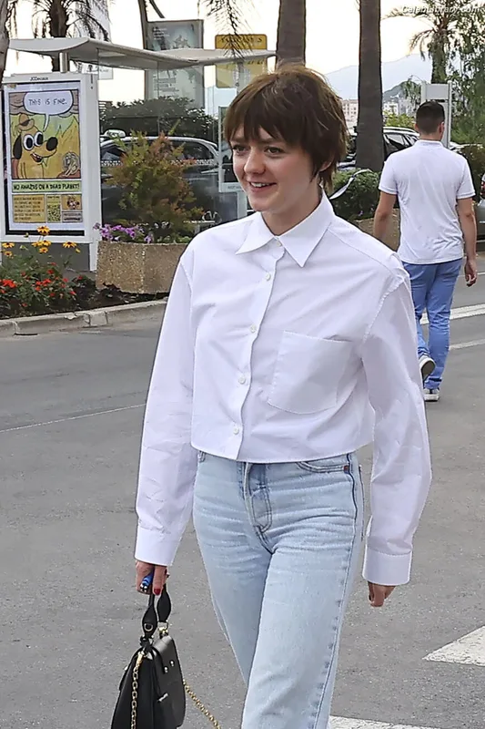 Maisie Williams photo 13 of 463