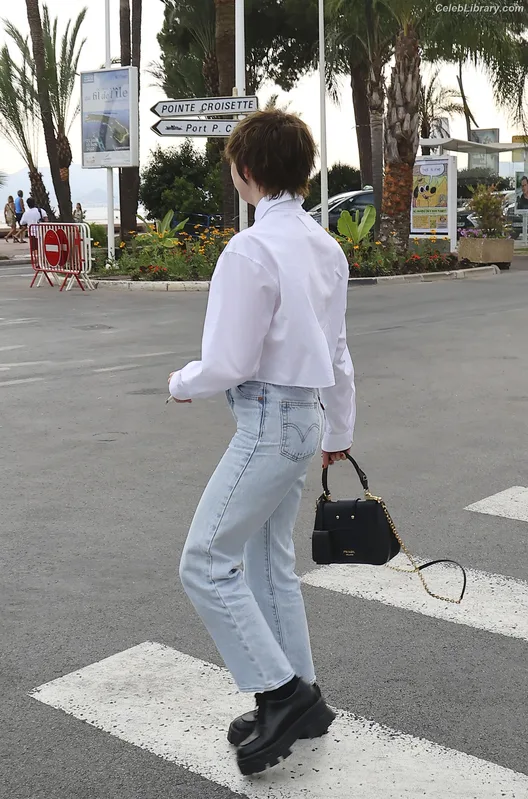 Maisie Williams photo 22 of 463