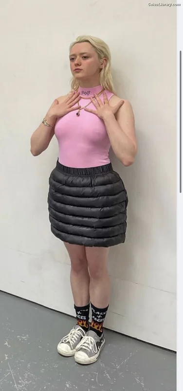 Maisie Williams photo 10 of 463