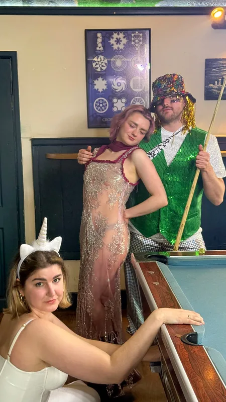 Maisie Williams photo 24 of 463