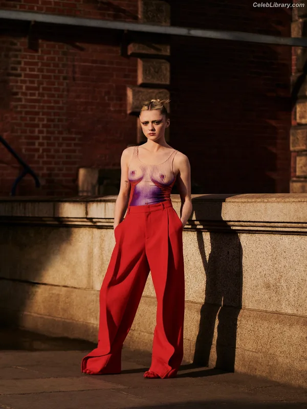 Maisie Williams photo 11 of 463