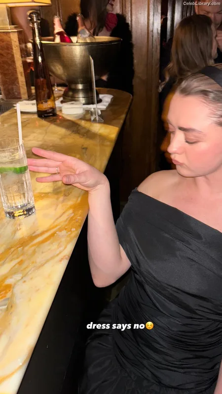 Maisie Williams photo 17 of 463