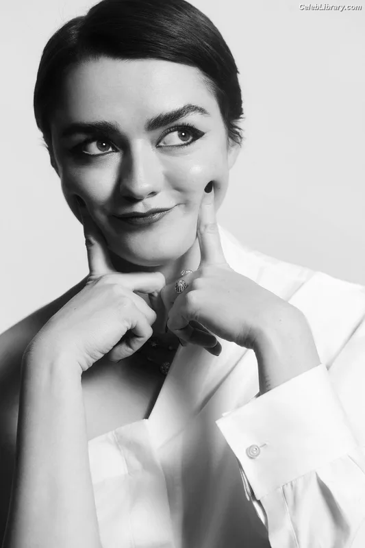 Maisie Williams photo 1 of 463