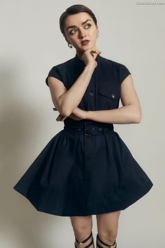 Maisie Williams photo 5 of 463