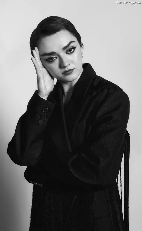 Maisie Williams photo 6 of 463