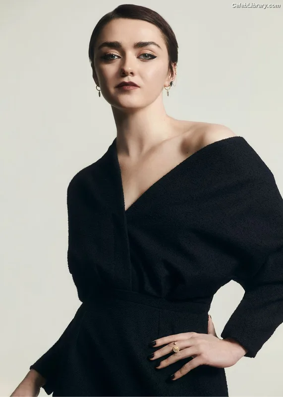 Maisie Williams photo 8 of 463