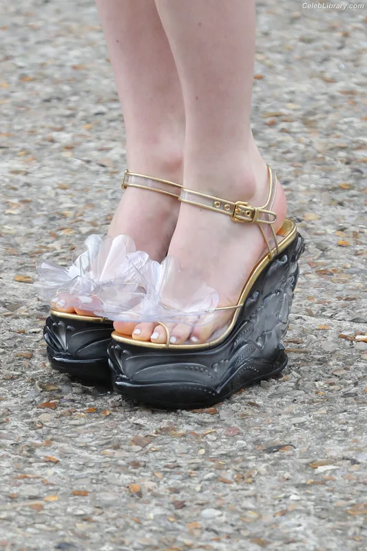 Maisie Williams photo 18 of 463