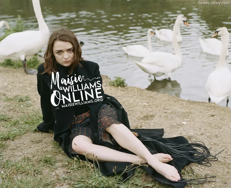 Maisie Williams photo 22 of 463