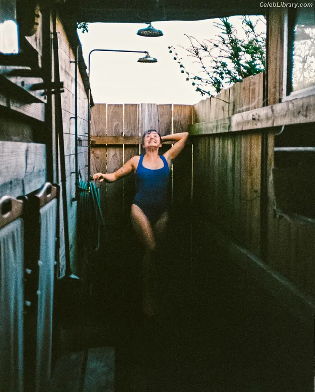 Maisie Williams photo 2 of 463