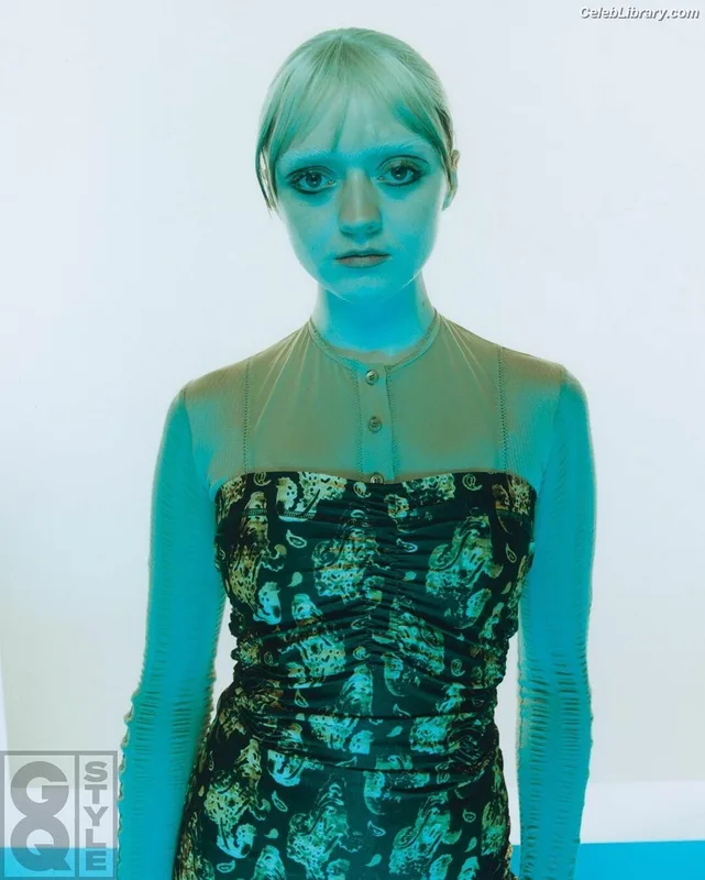 Maisie Williams photo 20 of 463