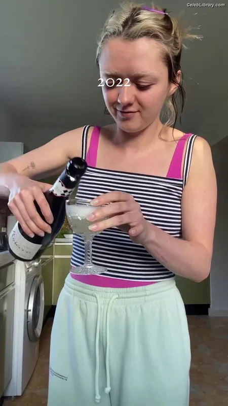 Maisie Williams photo 24 of 463
