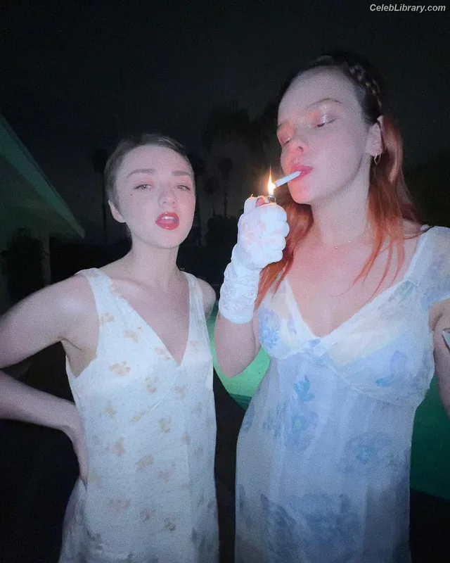 Maisie Williams photo 3 of 463