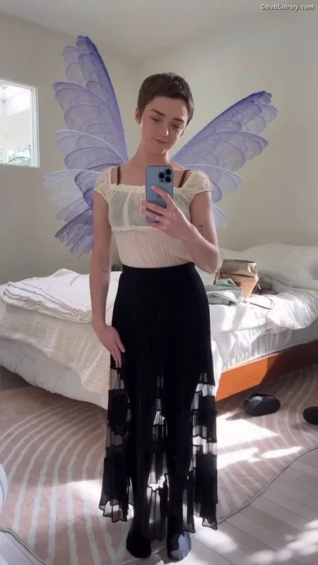 Maisie Williams photo 16 of 463