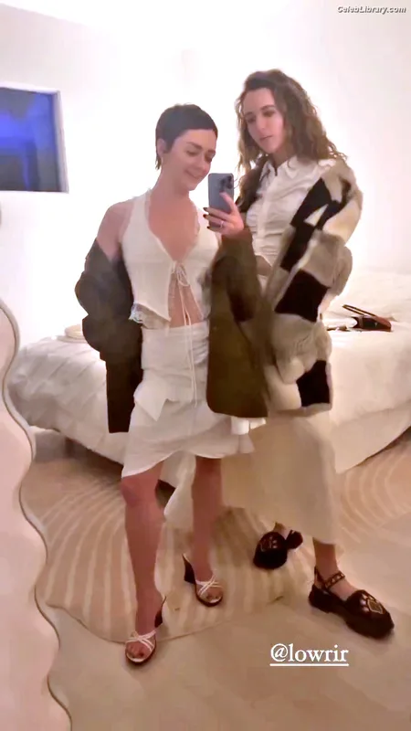 Maisie Williams photo 19 of 463