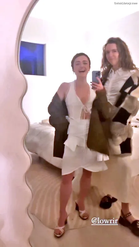 Maisie Williams photo 21 of 463