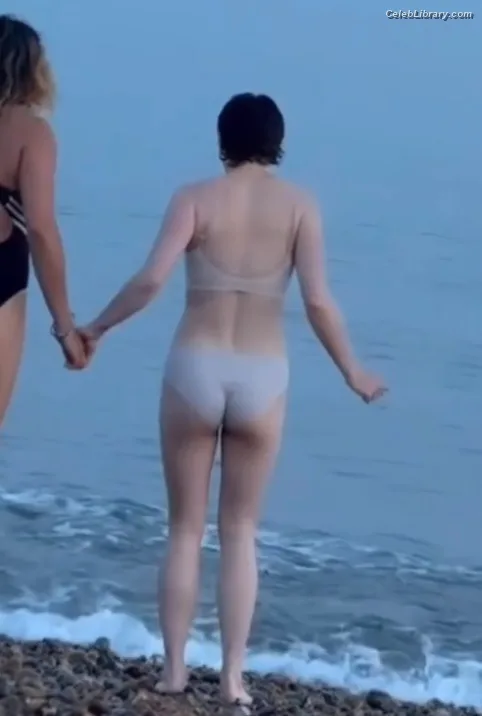 Maisie Williams photo 22 of 463