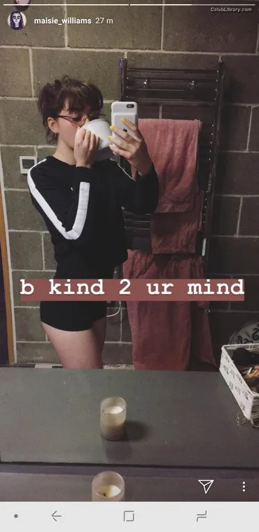 Maisie Williams photo 2 of 463