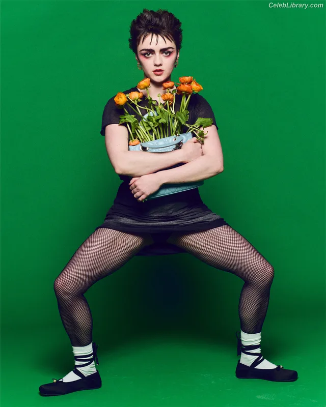 Maisie Williams photo 15 of 463