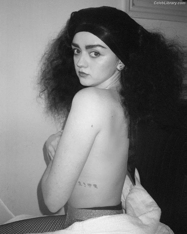 Maisie Williams photo 21 of 463