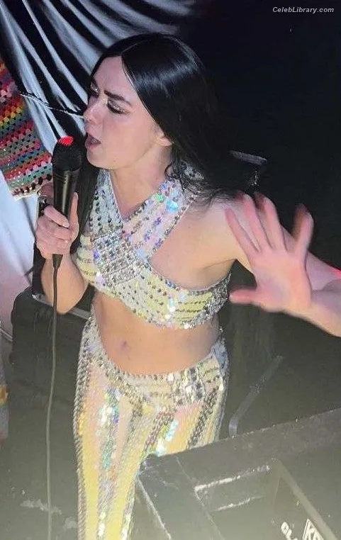 Maisie Williams photo 4 of 463