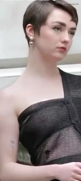 Maisie Williams photo 11 of 463