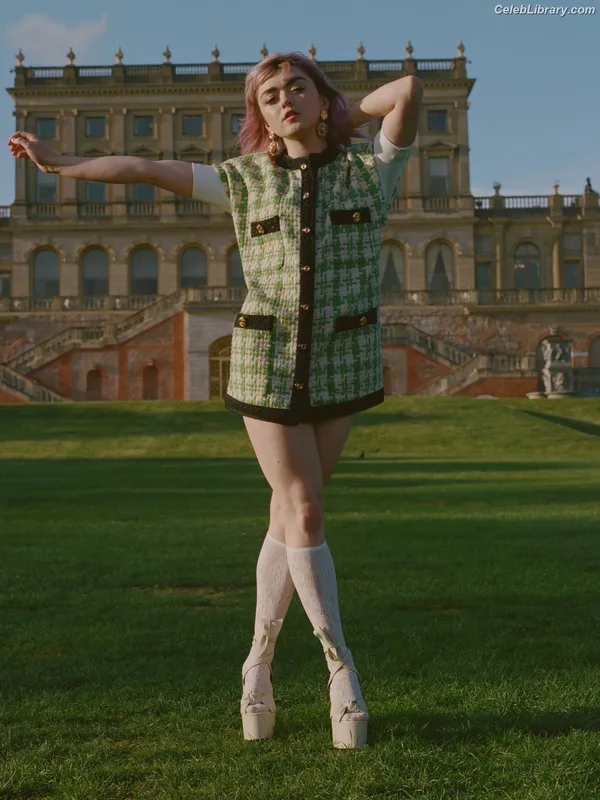 Maisie Williams photo 20 of 463