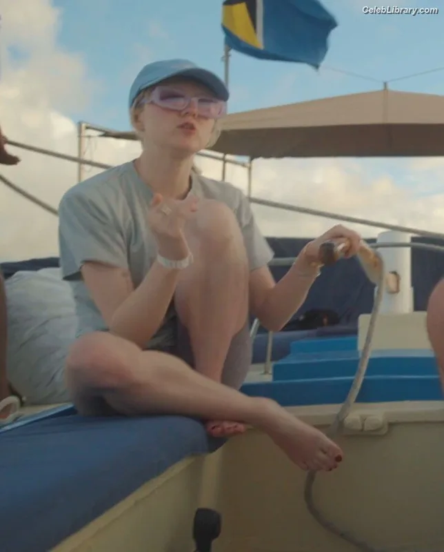 Maisie Williams photo 8 of 463