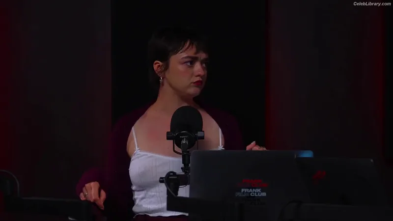 Maisie Williams photo 11 of 463