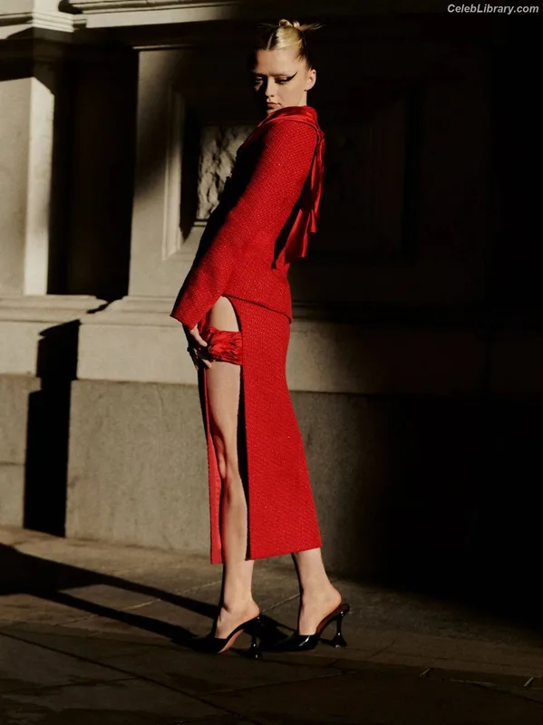 Maisie Williams photo 13 of 463