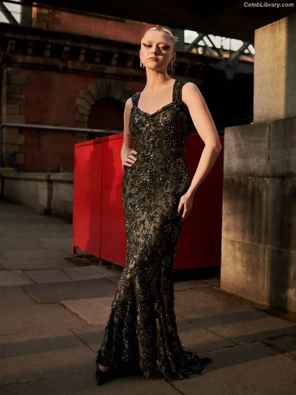 Maisie Williams photo 15 of 463