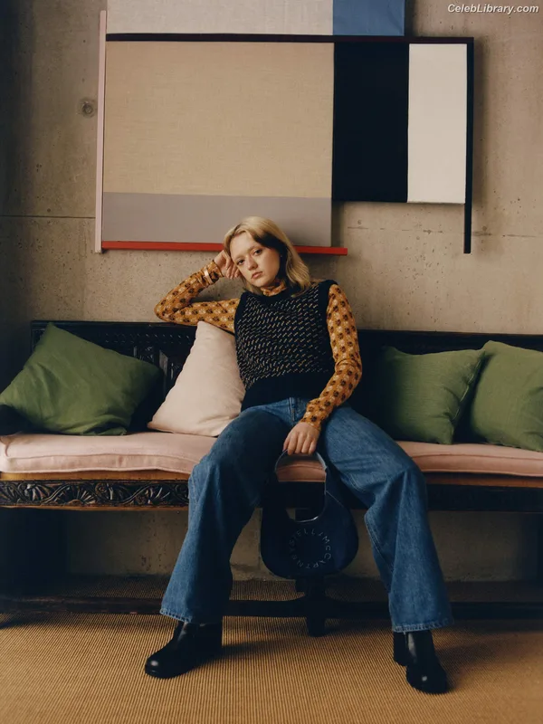 Maisie Williams photo 21 of 463
