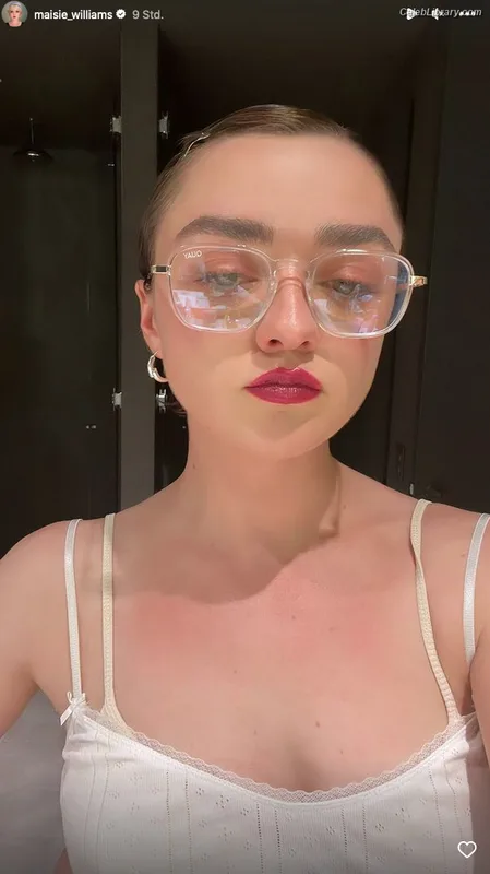 Maisie Williams photo 4 of 463