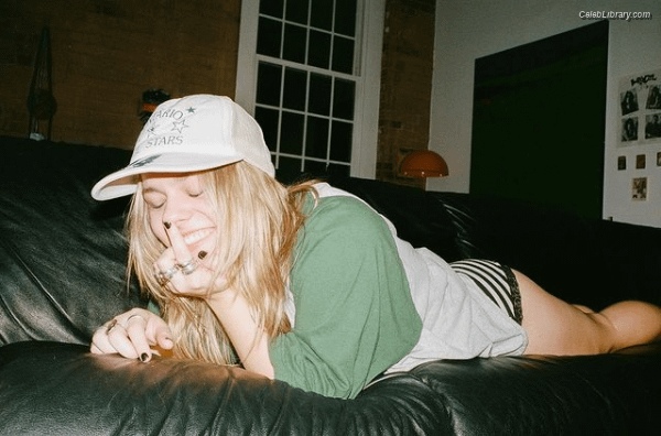 Maisy Stella photo 10 of 61