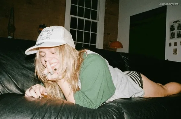 Maisy Stella photo 10 of 61