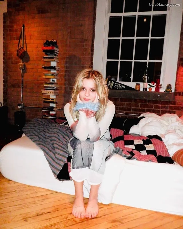 Maisy Stella photo 4 of 61