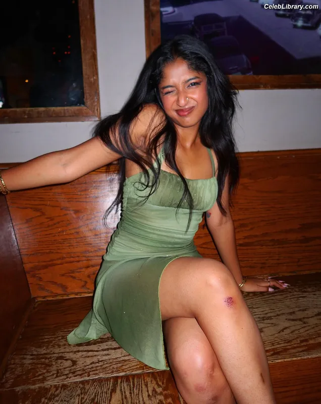 Maitreyi Ramakrishnan photo 19 of 275
