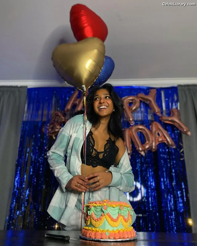 Maitreyi Ramakrishnan photo 2 of 275