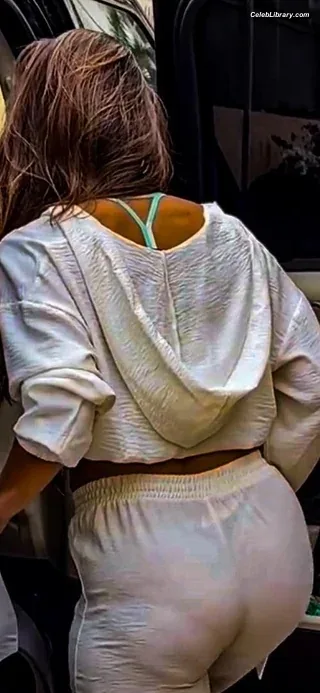 Malaika Arora photo 2 of 182