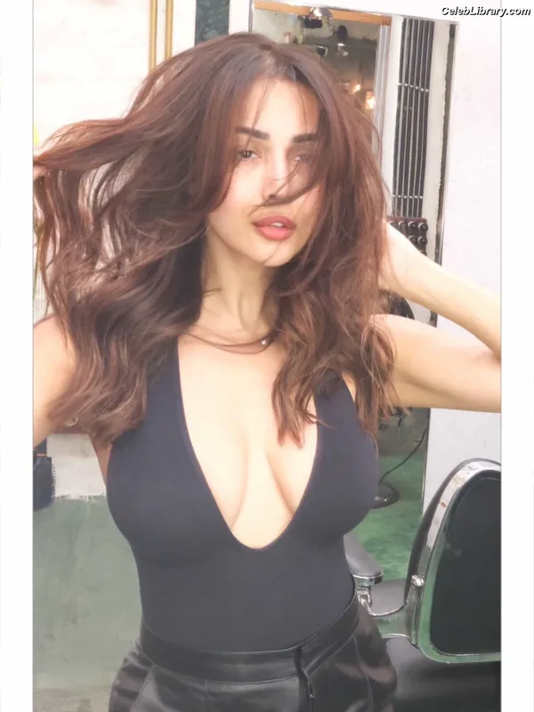 Malaika Arora photo 14 of 182