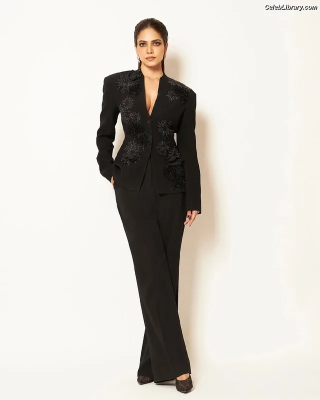 Malavika Mohanan photo 23 of 228